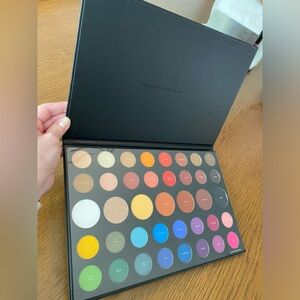 Morphe x James Charles eye shadow palette.